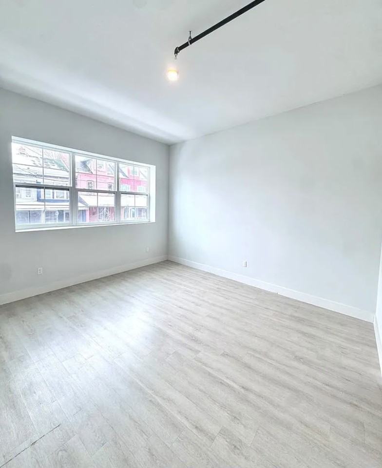 207 N Front St - Photo 6 of 18