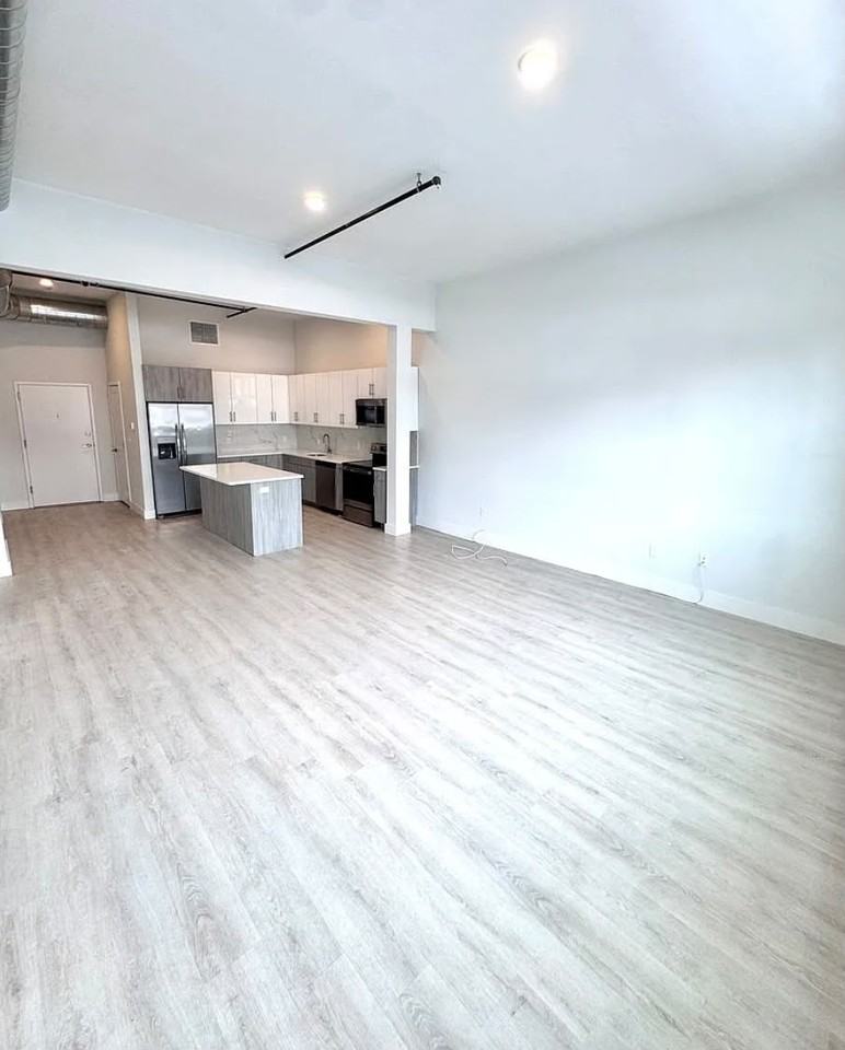 207 N Front St - Photo 7 of 18