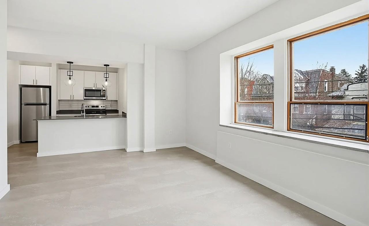 250 College Ave - Photo 4 of 18