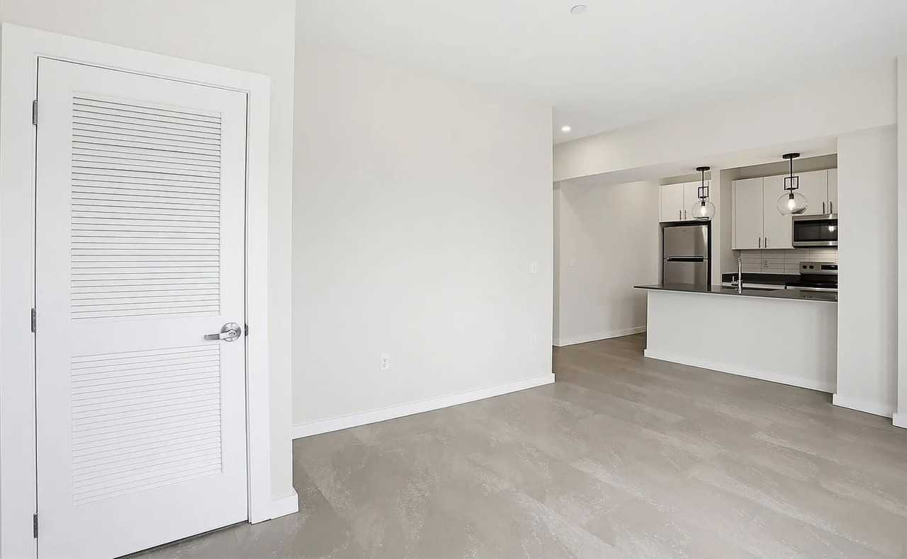250 College Ave - Photo 6 of 18