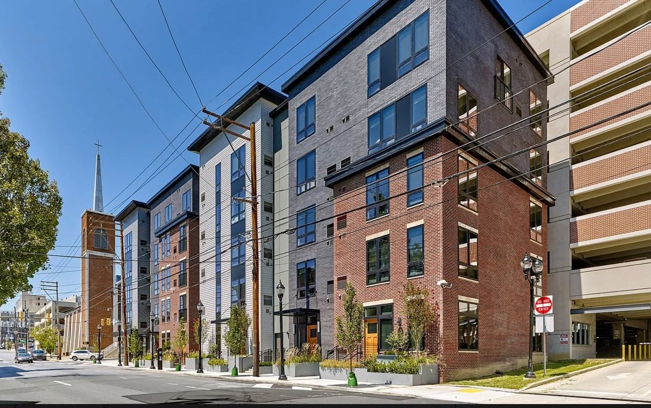 555 W Walnut St - Photo 3 of 20