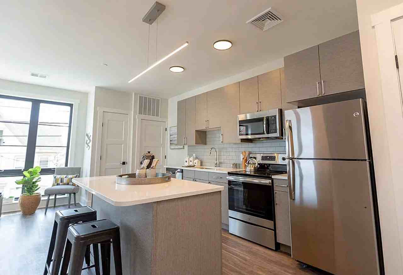 555 W Walnut St - Photo 7 of 20