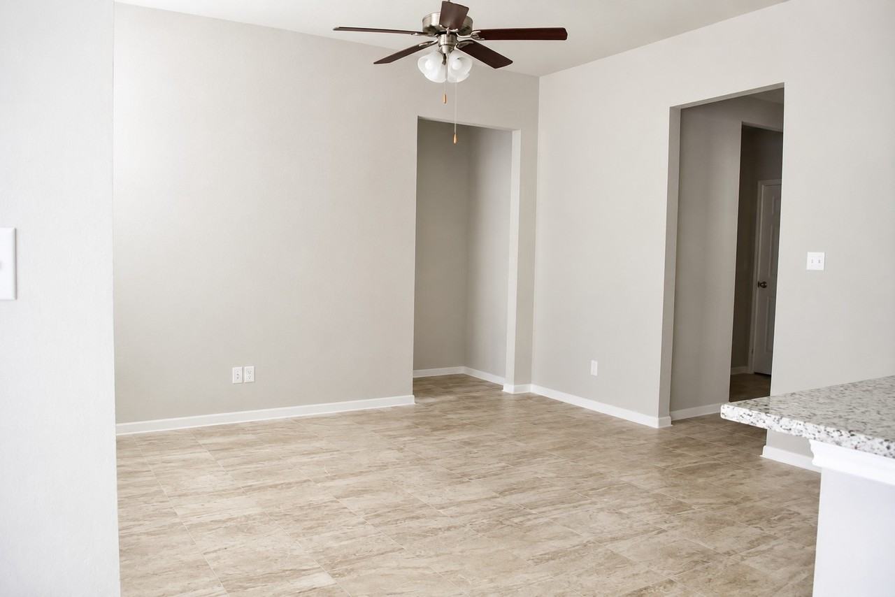 7508 Hudson Grove Dr - Photo 3 of 10