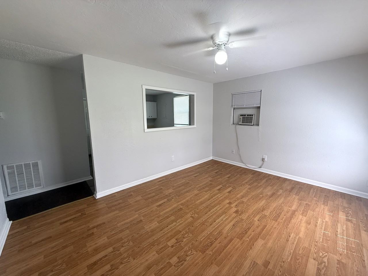 1439 Ne 24th St - Photo 4 of 18