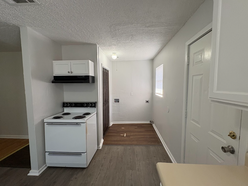 1439 Ne 24th St - Photo 6 of 18