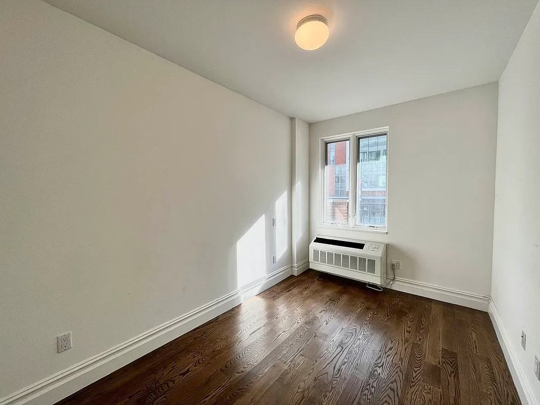 525 Myrtle Ave - Photo 3 of 10