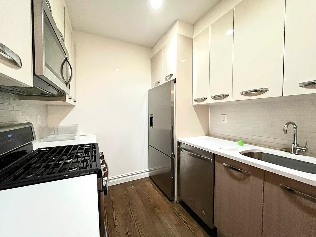 525 Myrtle Ave - Photo 7 of 10