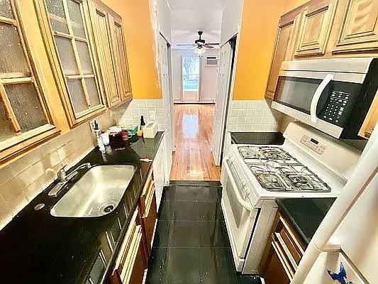 215 31st St - Photo 3 of 10