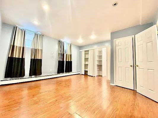 215 31st St - Photo 5 of 10