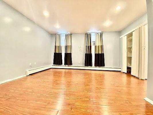 215 31st St - Photo 6 of 10