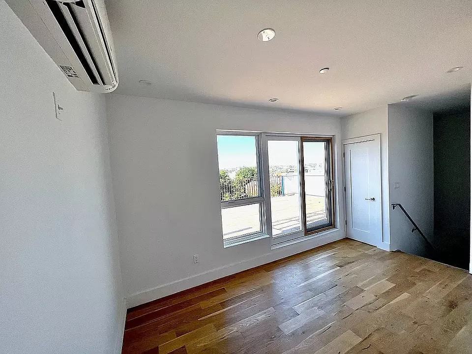 766 Decatur St - Photo 4 of 6
