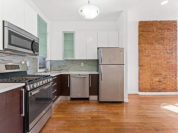 1328 Sterling Pl - Photo 4 of 13