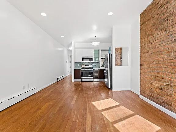 1328 Sterling Pl - Photo 5 of 13