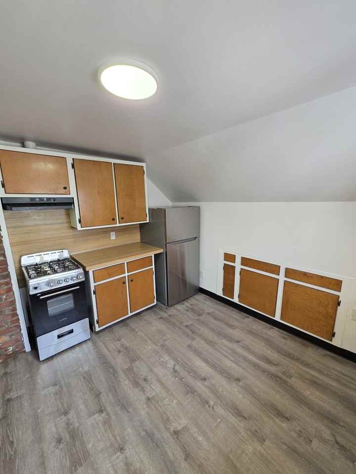 389 Bullocks Point Ave - Photo 2 of 8