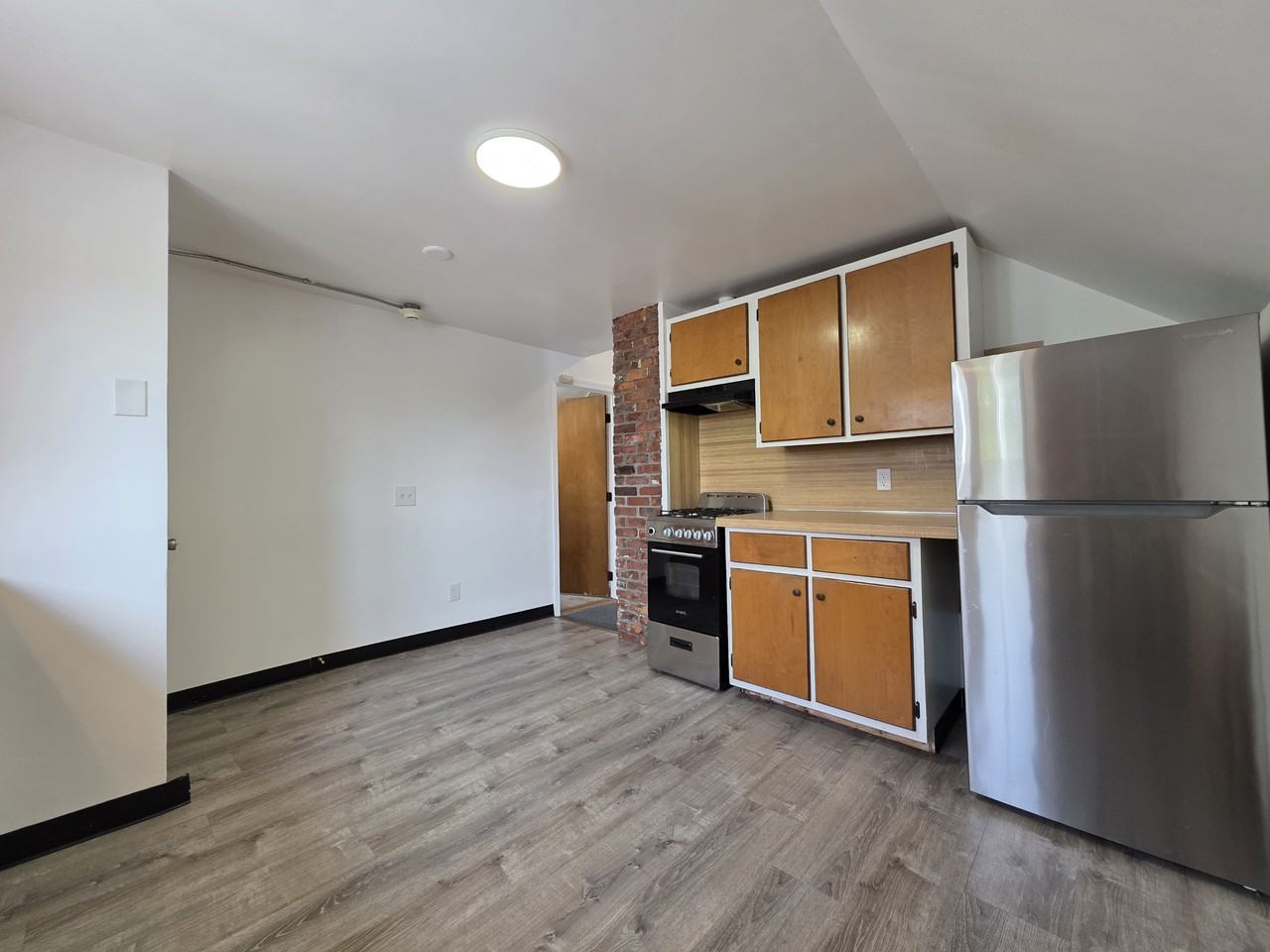 389 Bullocks Point Ave - Photo 3 of 8