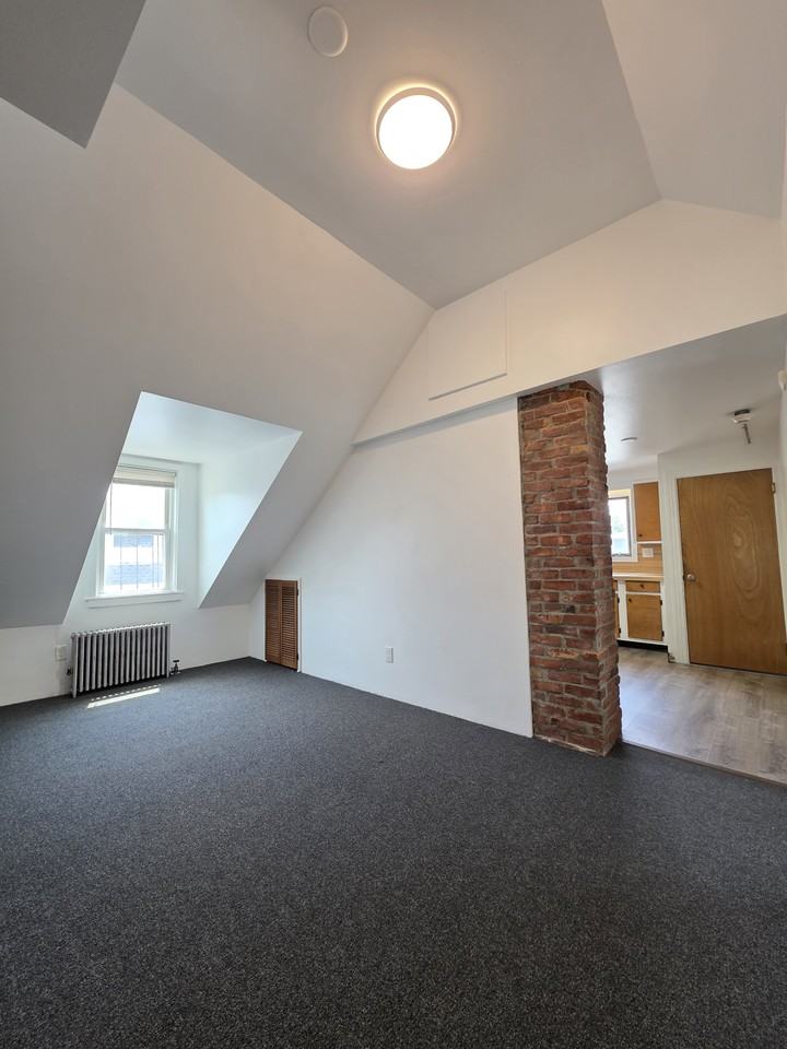 389 Bullocks Point Ave - Photo 5 of 8