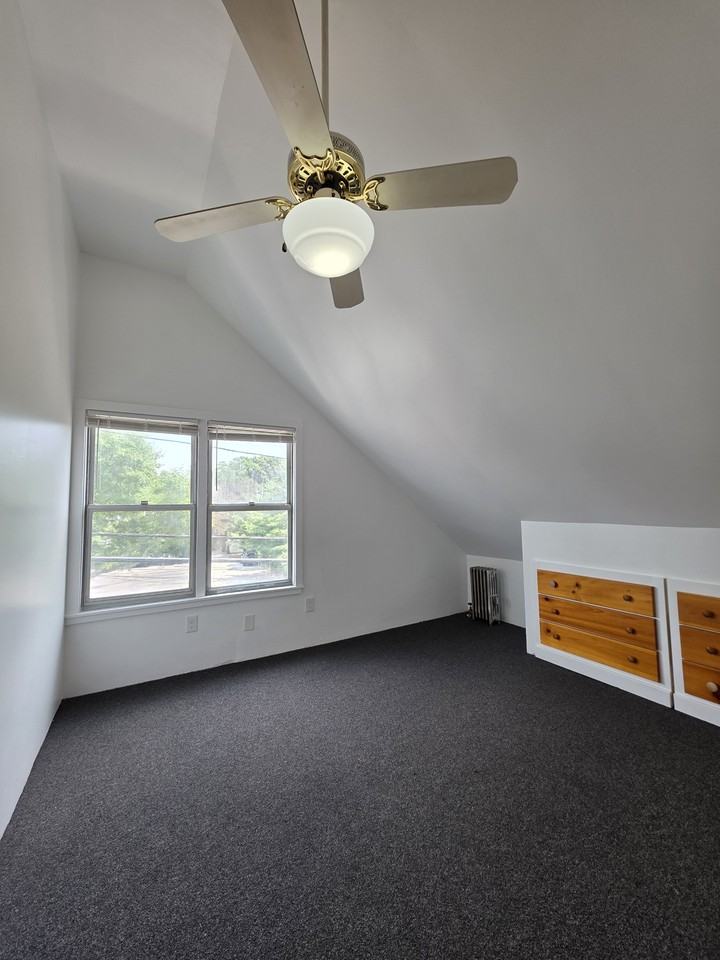 389 Bullocks Point Ave - Photo 6 of 8