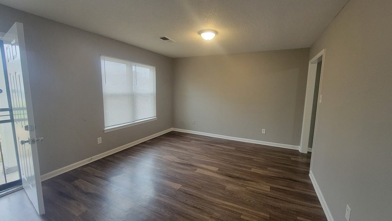 2504 Redvers Ave - Photo 3 of 17