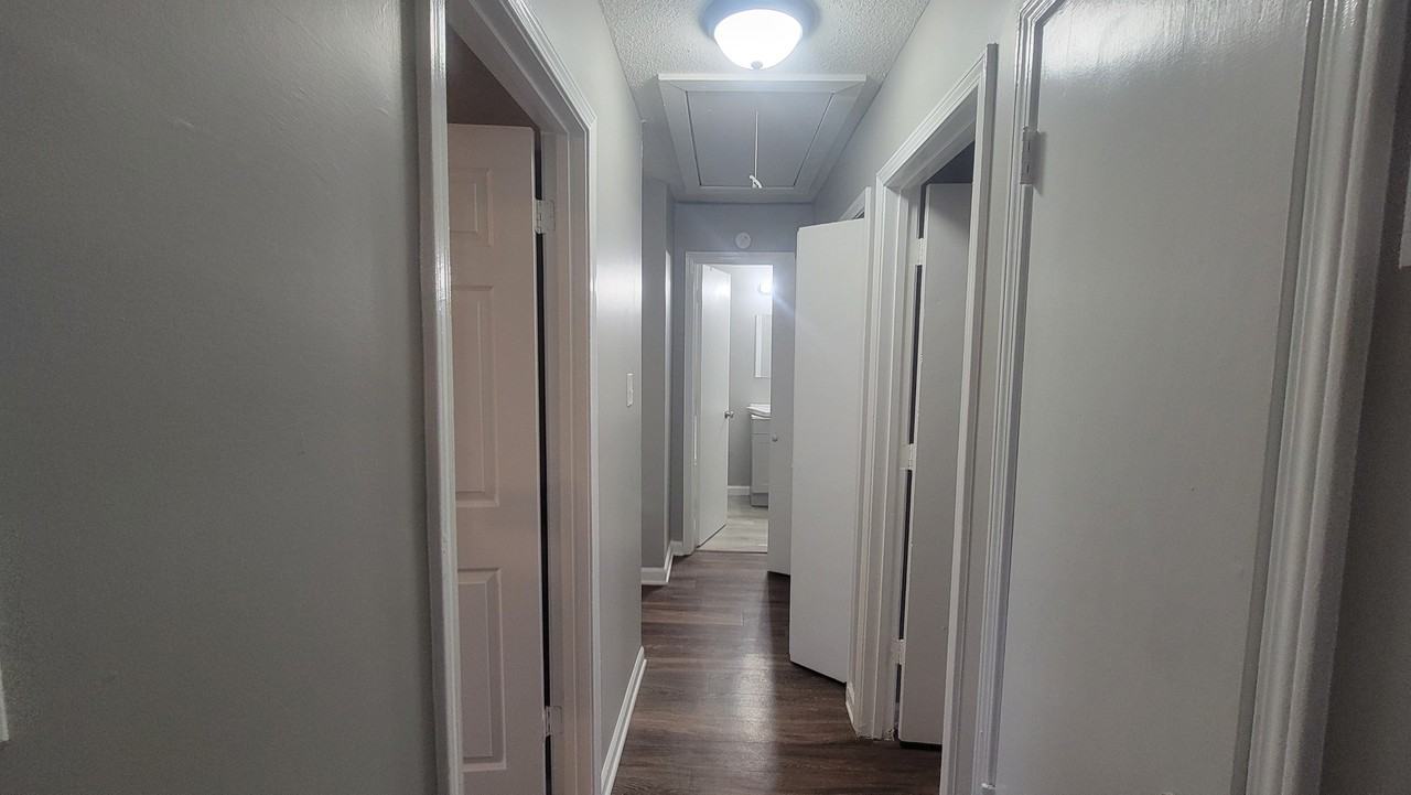 2504 Redvers Ave - Photo 6 of 17