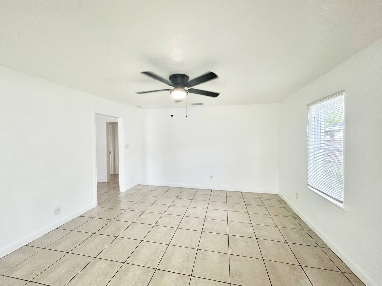 8004 N Marks St - Photo 5 of 25