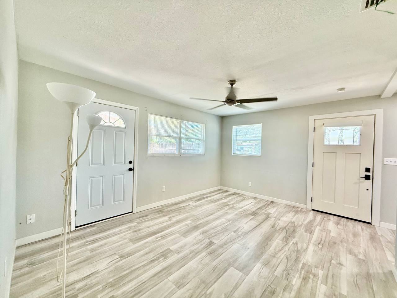 4406 W Trilby Ave - Photo 5 of 36