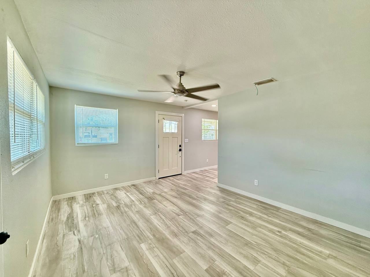 4406 W Trilby Ave - Photo 7 of 36