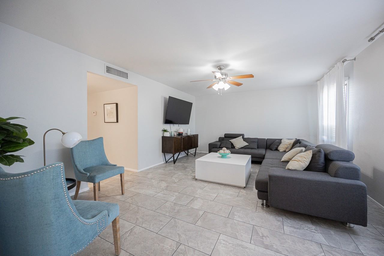 3931 N 86th St - Photo 4 of 36