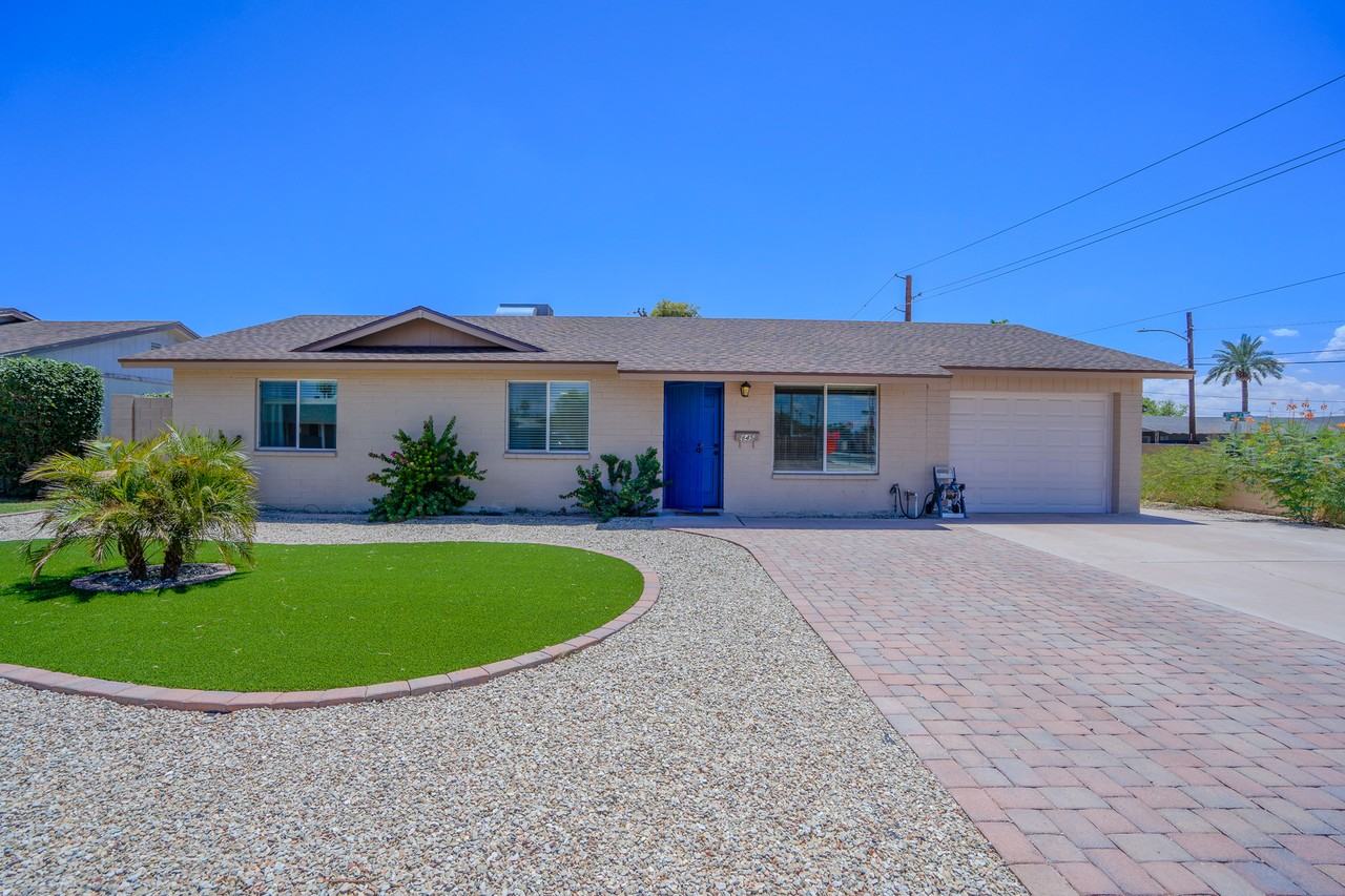845 W Romo Jones St - Photo 2 of 32