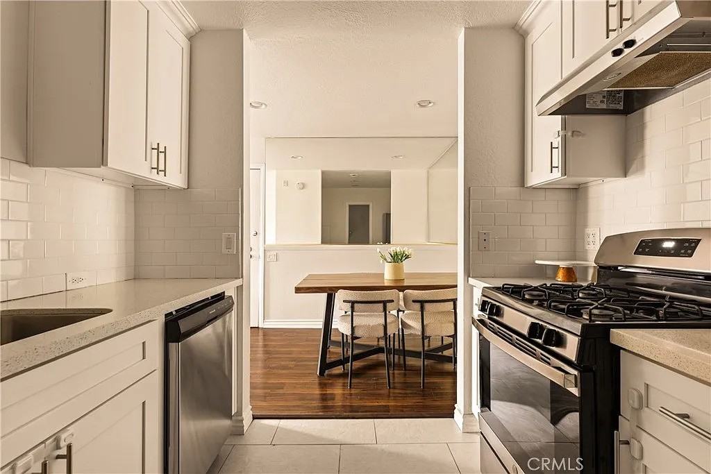 365 Burchett St #303 - Photo 3 of 14