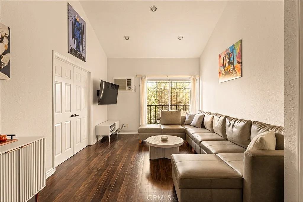 365 Burchett St #303 - Photo 7 of 14