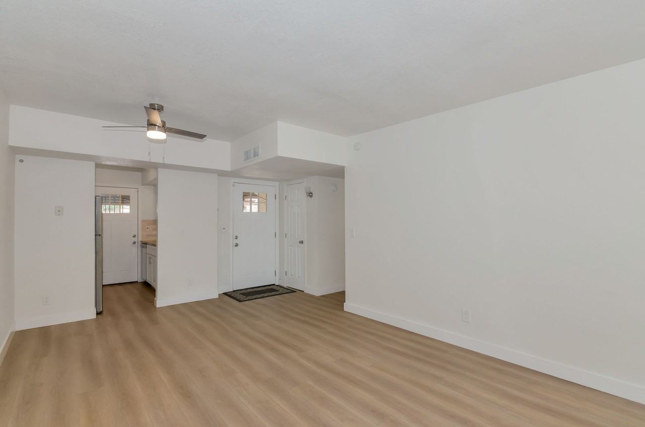 1816 E Iowa St - Photo 5 of 18