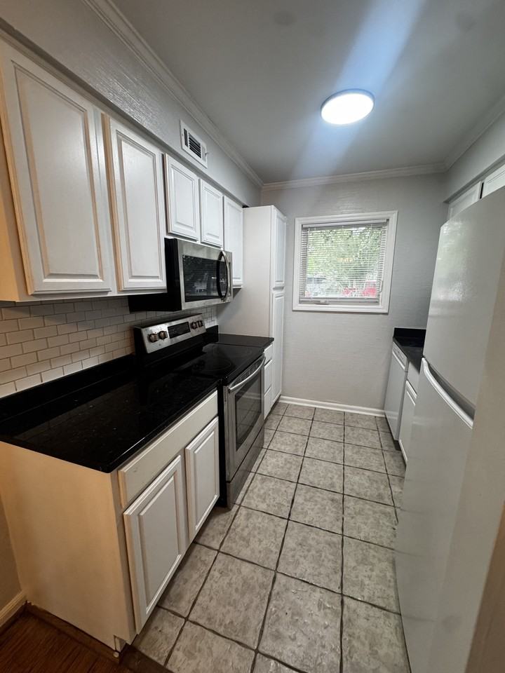 6306 Wedgewood St #A - Photo 5 of 22