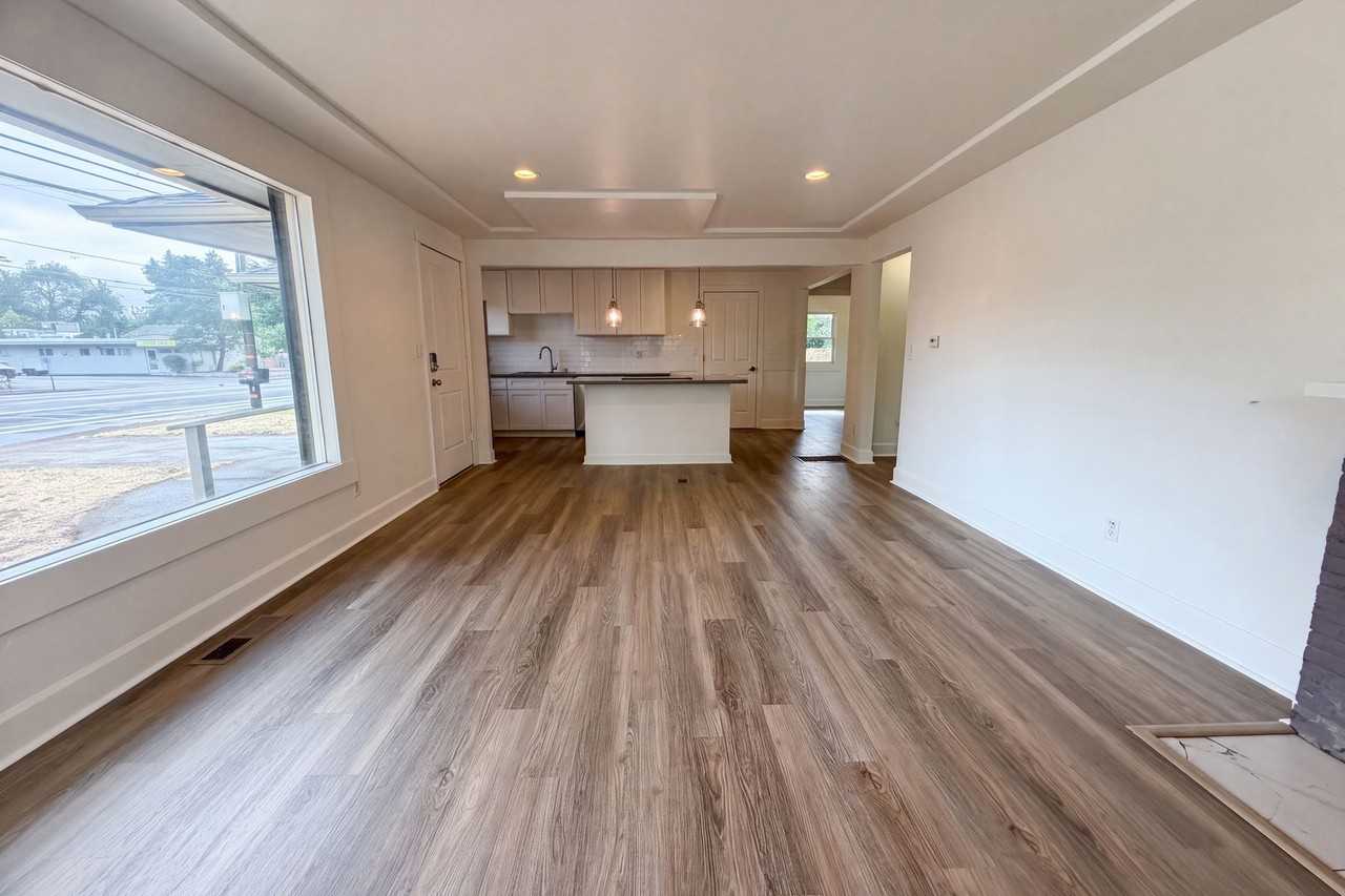11651 Ne Glisan St #NA - Photo 2 of 12