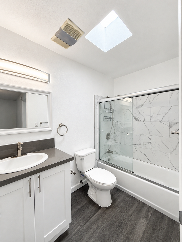 1615 Greenfield Ave #9 - Photo 7 of 18