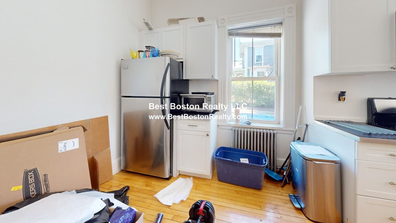 41 Laurel St #1 - Photo 3 of 10