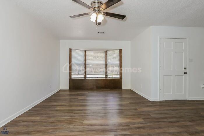 318 Hillwood Dr - Photo 5 of 17
