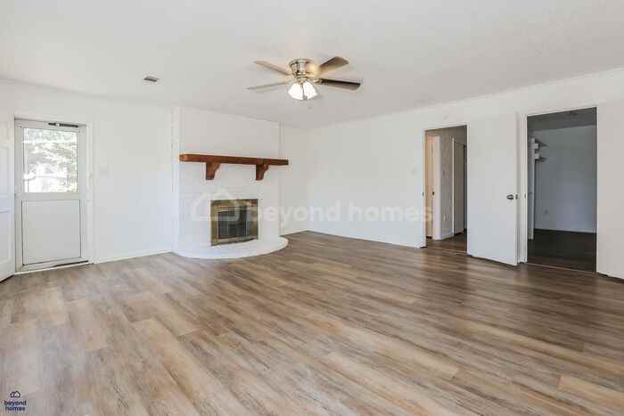 318 Hillwood Dr - Photo 6 of 17