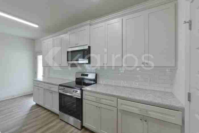 8118 S Hendrick Dr - Photo 7 of 23