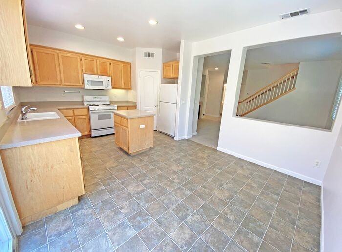 2247 3rd St - Photo 5 of 31