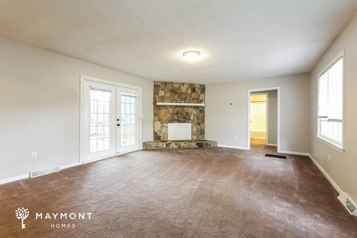 421 Sellwood Cir - Photo 4 of 15