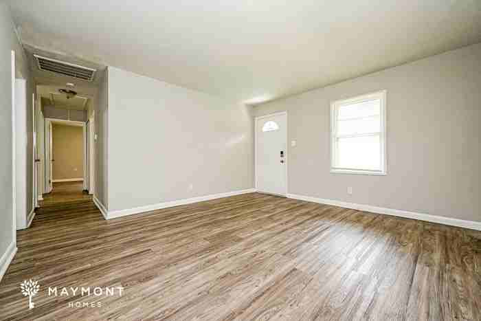 1044 Valley View Rd Se - Photo 5 of 16