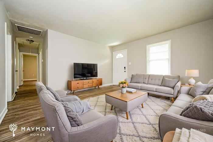 1044 Valley View Rd Se - Photo 6 of 16