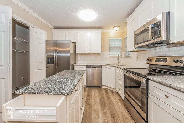300 Beech Hill Ct - Photo 7 of 16