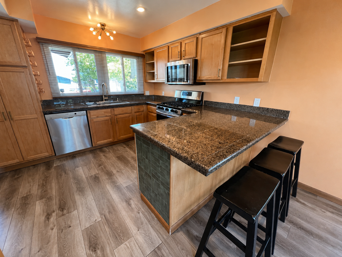 5484 Redding Rd - Photo 5 of 27