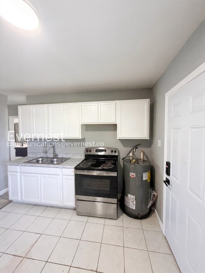 3408 East Doctor Martin Luther King Junior Boulevard #4 - Photo 6 of 24