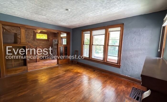 700 Linwood Ave - Photo 5 of 37