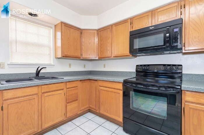 504 S Stephanie Loop - Photo 2 of 13