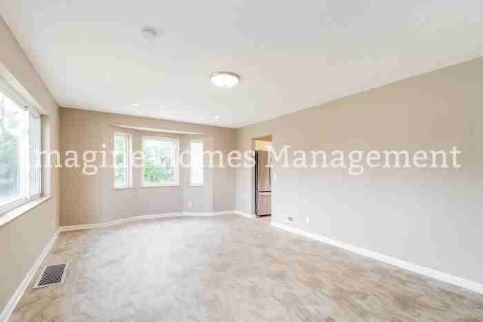 8587 Kenwood Rd - Photo 4 of 18