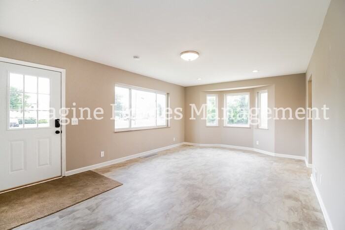 8587 Kenwood Rd - Photo 5 of 18