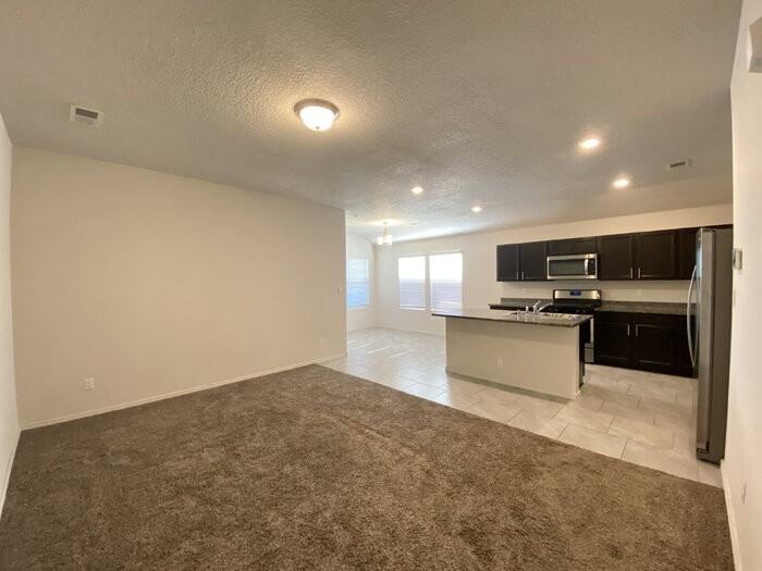 5845 Union Dr Ne - Photo 3 of 27